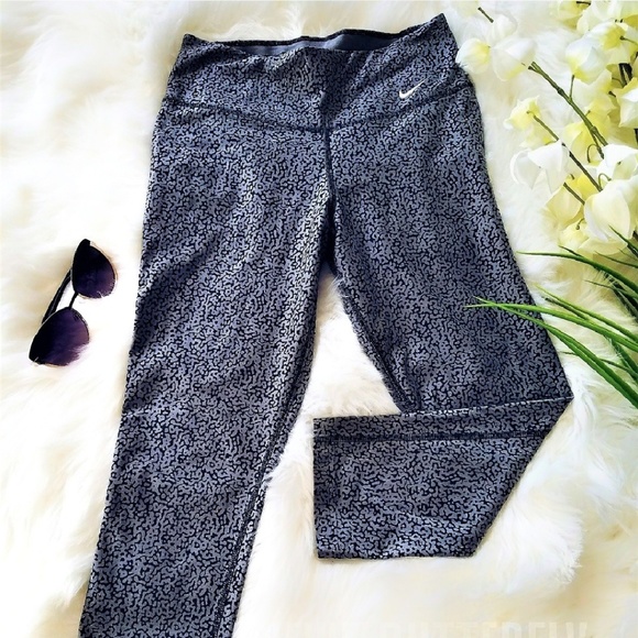 Nike Pants - 🦋 Nike | Dri-Fit Women's Capris Size XS